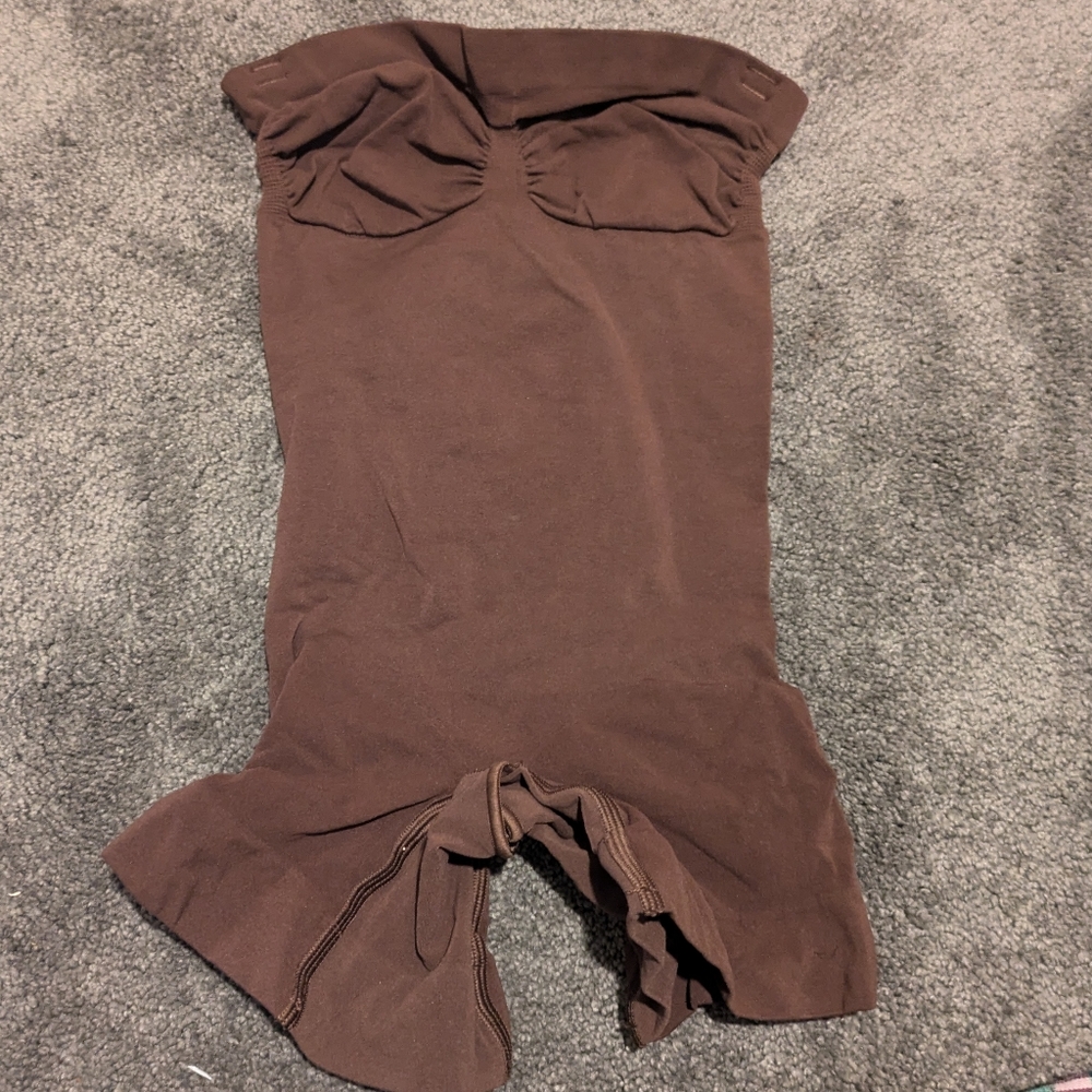 Skims Strapless Shortie cocoa bodysuit